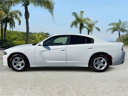 Certified 2022 Dodge Charger SXT w/ Leather Interior Group image 2