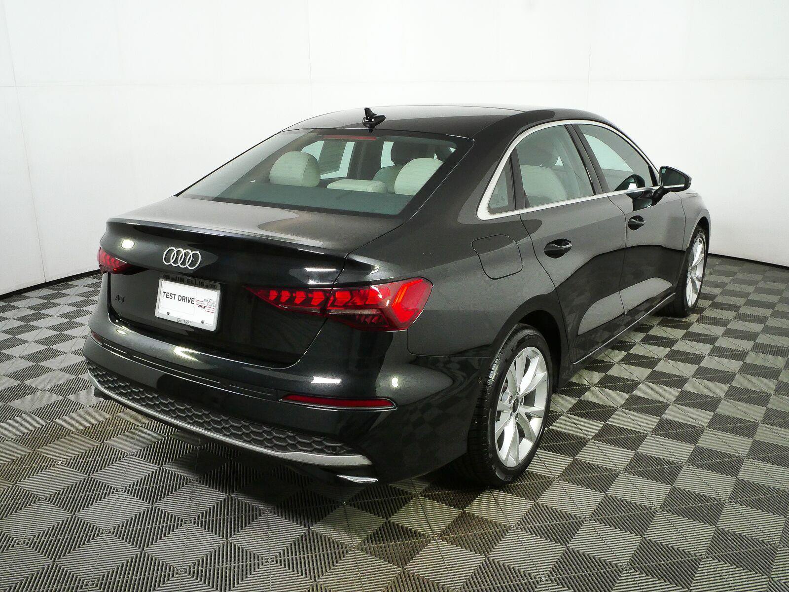 Used 2025 Audi A3 2.0T Premium w/ Convenience Package AWD/4WD image 3
