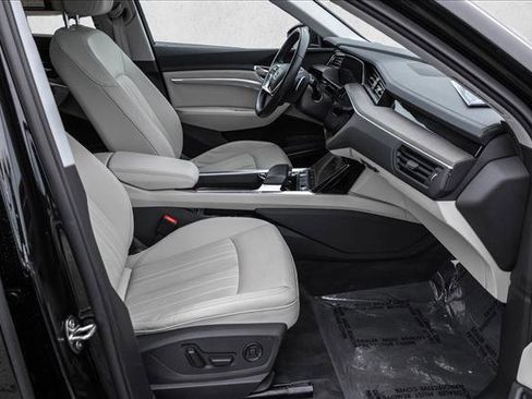 Used 2024 Audi Q8 e-tron Premium Plus w/ Premium Plus Package image 27