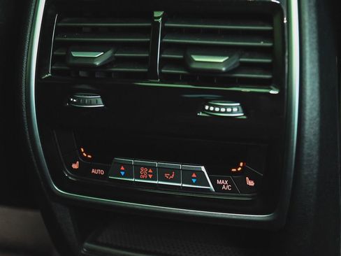 Used 2022 BMW X6 xDrive40i w/ Executive Package image 43