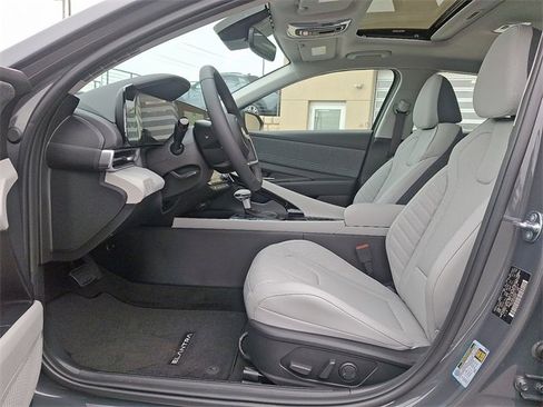 New 2025 Hyundai Elantra Limited image 13