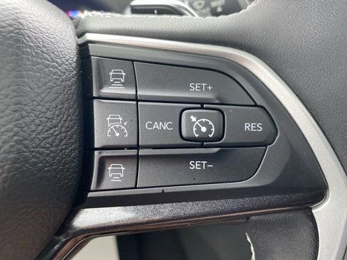 Used 2023 Jeep Grand Cherokee L Laredo image 30