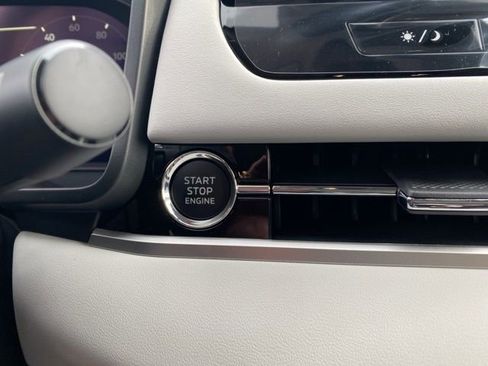 New 2025 Mitsubishi Outlander SE image 38