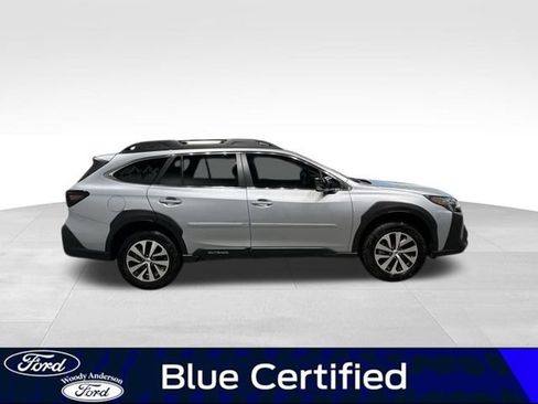 Used 2025 Subaru Outback Premium image 5