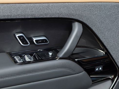 Used 2024 Land Rover Range Rover Sport Dynamic SE image 18