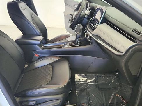Used 2024 Jeep Compass Latitude AWD/4WD image 36