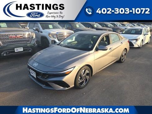 Used 2025 Hyundai Elantra Limited FWD image 1