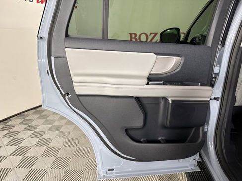 New 2025 Ford Expedition Active image 18