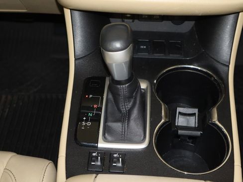 Used 2017 Toyota Highlander XLE image 28