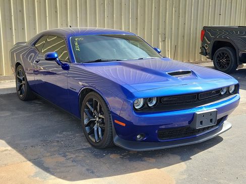 Used 2022 Dodge Challenger R/T w/ Plus Package image 5