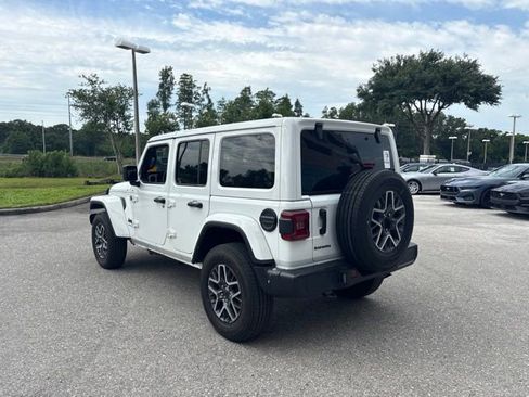 Used 2025 Jeep Wrangler Unlimited Sahara AWD/4WD image 10