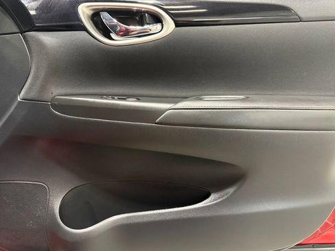 Used 2019 Nissan Sentra SV w/ Special Edition Package FWD image 12