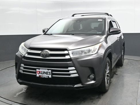 Used 2017 Toyota Highlander XLE AWD/4WD image 5