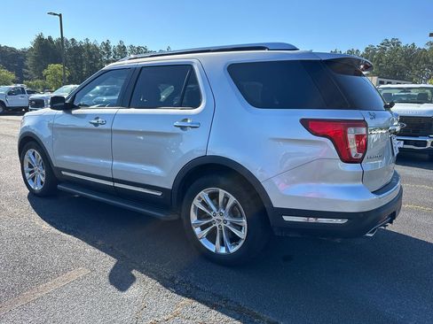 Used 2018 Ford Explorer Limited w/ Equipment Group 301A FWD image 8