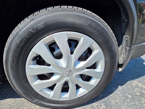 Used 2020 Nissan Rogue S FWD image 23