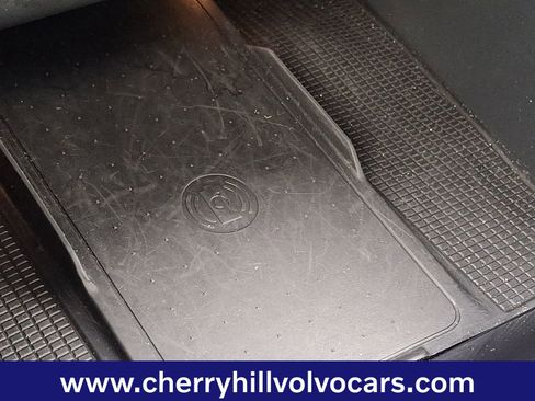 Certified 2025 Volvo XC40 B5 Plus image 26