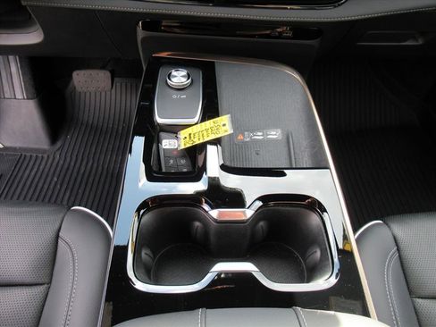 Used 2025 Buick Enclave Avenir w/ Super Cruise Package image 22