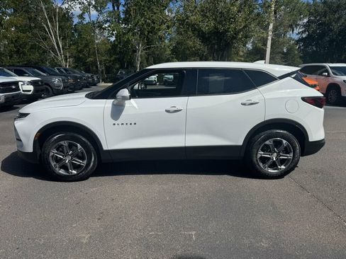 Used 2025 Chevrolet Blazer LT FWD image 2