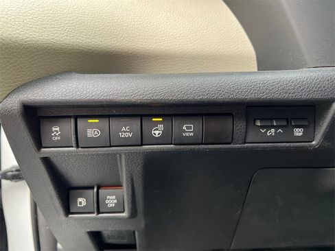 Used 2023 Toyota Sienna Platinum image 15