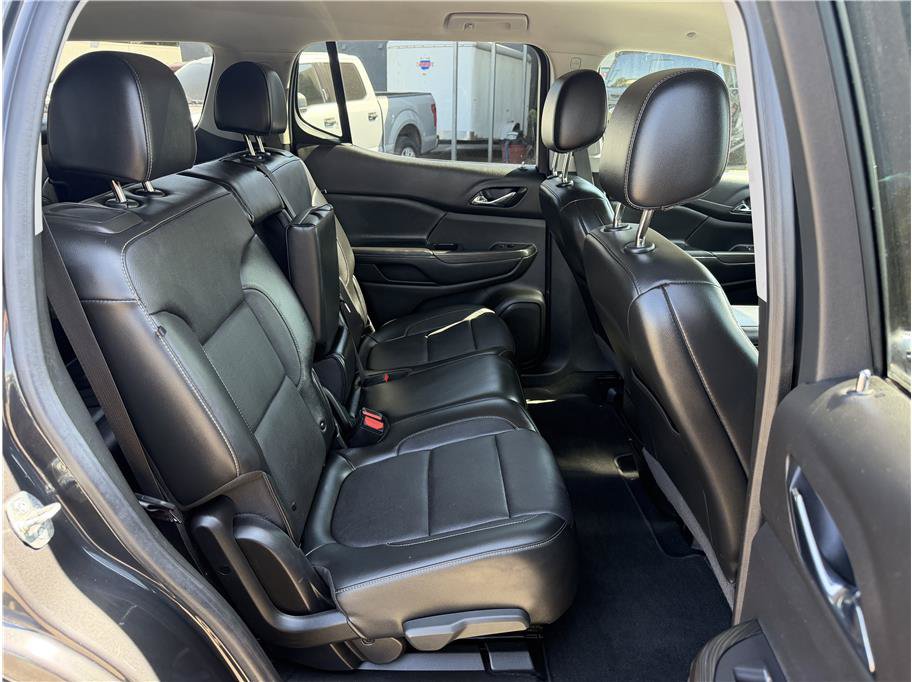 Used 2020 GMC Acadia SLT w/ Driver Alert Package II FWD image 17