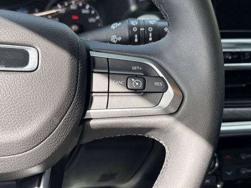 Used 2025 Jeep Compass Latitude w/ Convenience Group AWD/4WD image 22