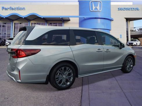 New 2026 Honda Odyssey Touring image 5