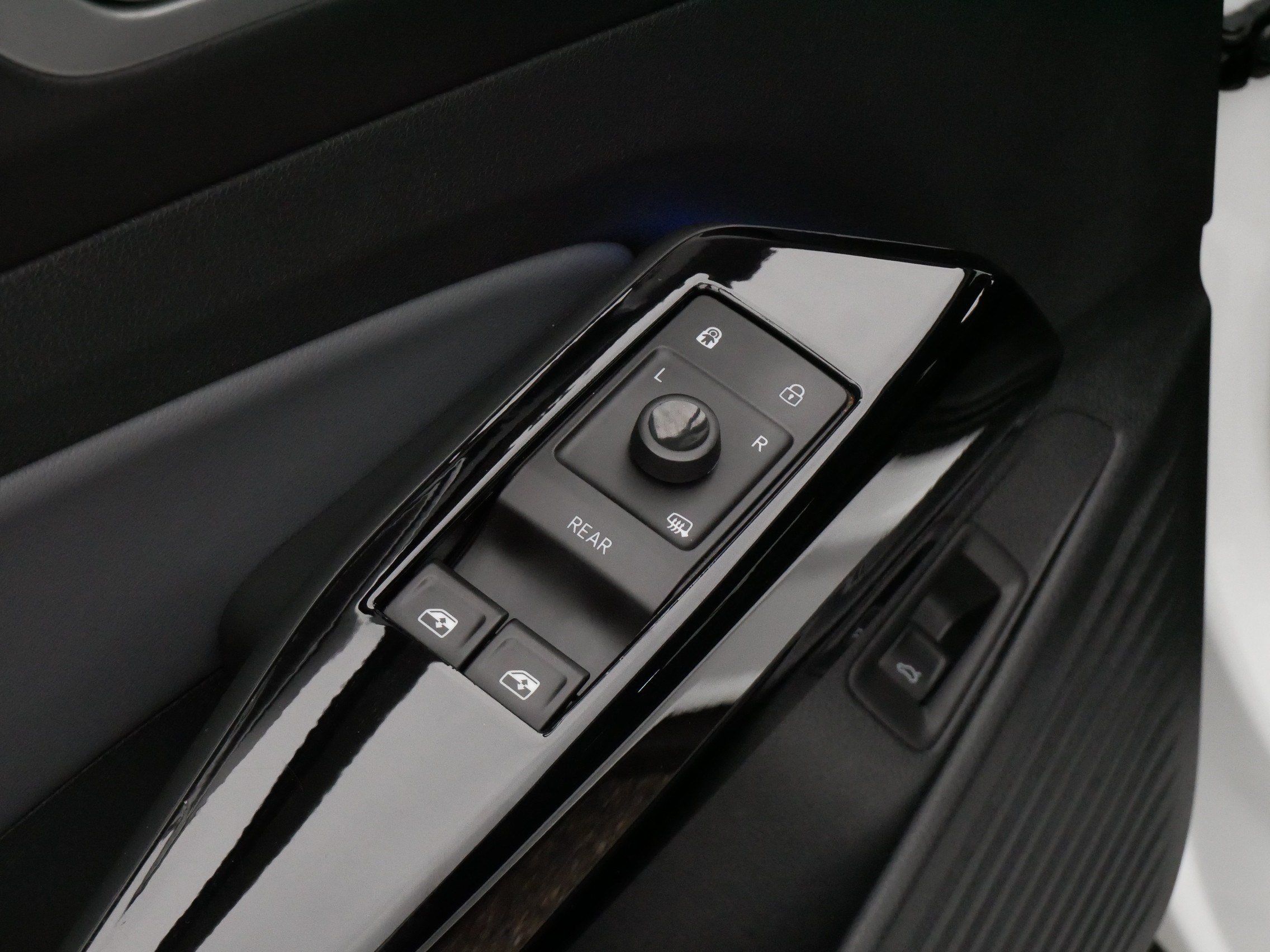Certified 2023 Volkswagen ID.4 Pro S Plus AWD/4WD image 19