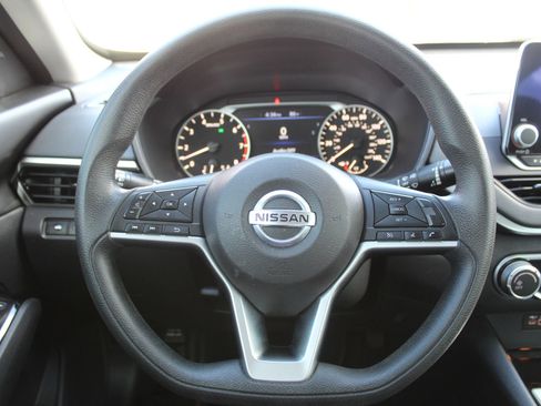 Used 2021 Nissan Altima 2.5 SV FWD image 25