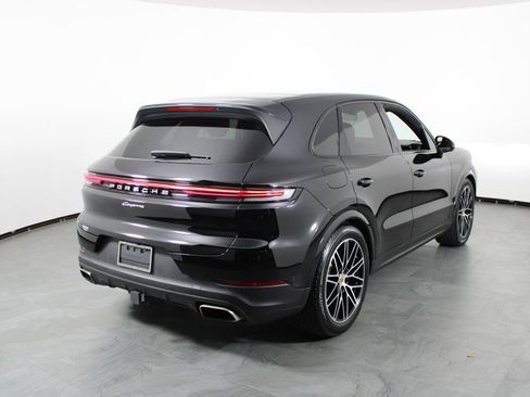Used 2024 Porsche Cayenne AWD/4WD image 14