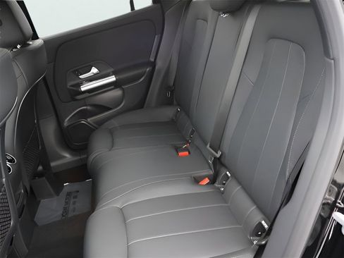 Used 2025 Mercedes-Benz GLA 250 4MATIC image 42