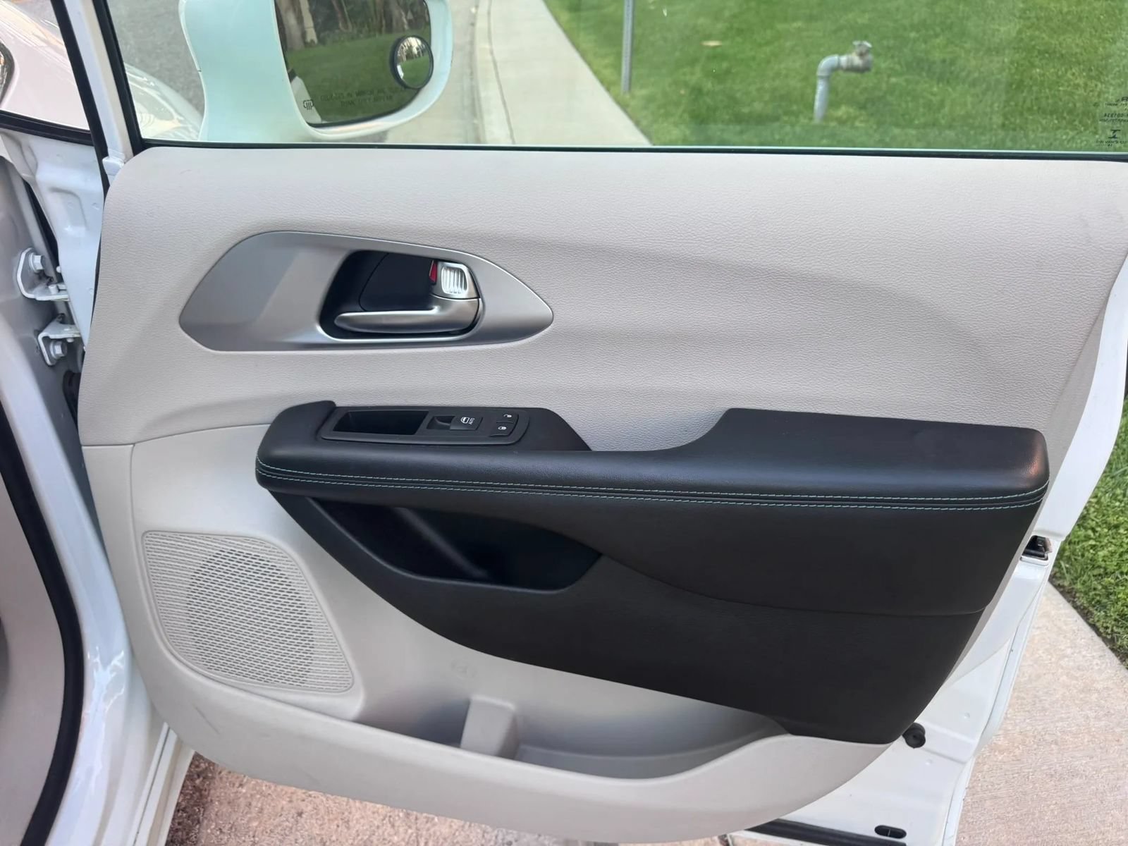 Used 2019 Chrysler Pacifica Touring Plus FWD image 24