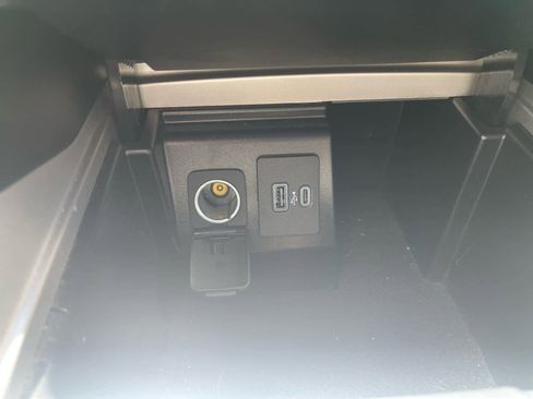 Used 2023 Ford Explorer XLT w/ Equipment Group 202A AWD/4WD image 20
