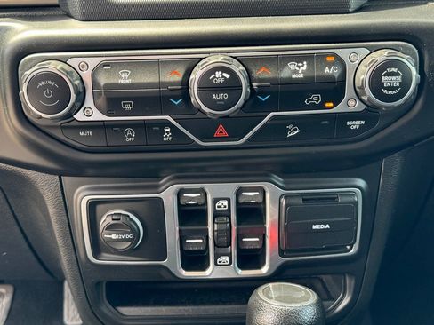 Used 2020 Jeep Wrangler Unlimited Sahara AWD/4WD image 32