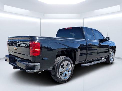 Used 2018 Chevrolet Silverado 1500 Custom w/ Custom Convenience Package image 3