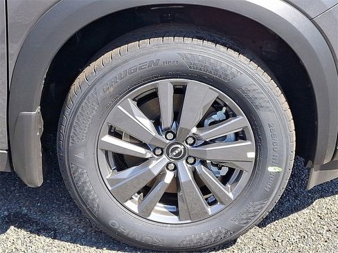 New 2025 Nissan Pathfinder SV image 10