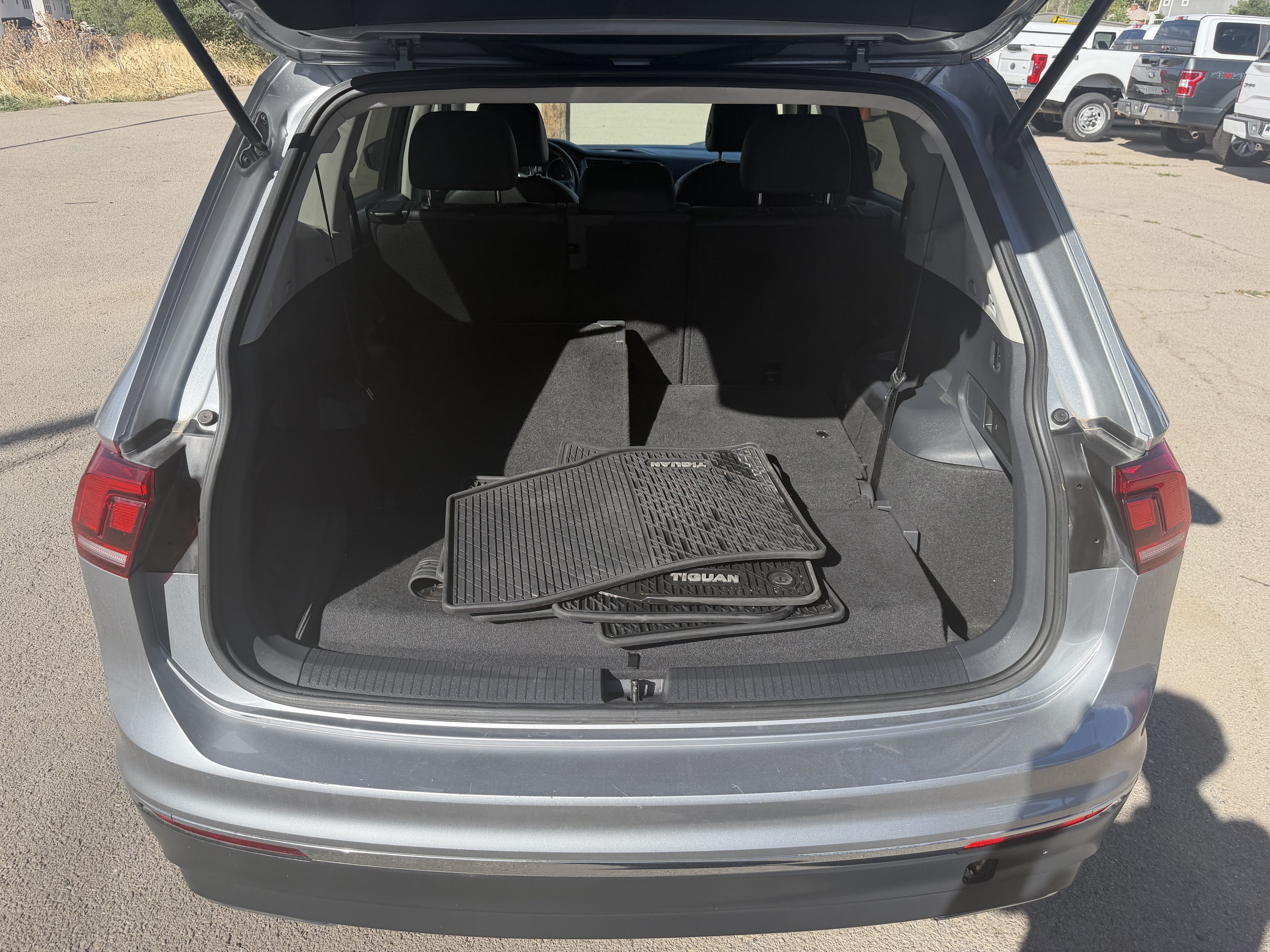 Used 2020 Volkswagen Tiguan SE w/ Panoramic Sunroof Package FWD image 25