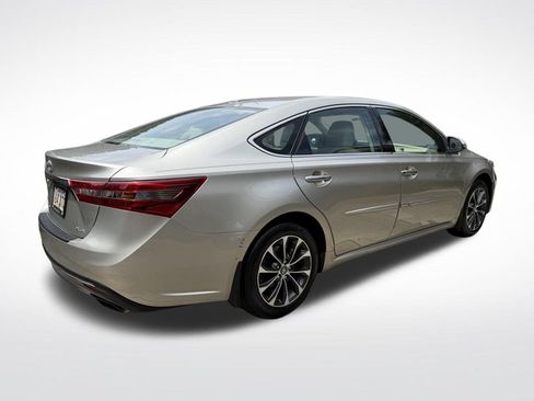 Used 2017 Toyota Avalon XLE FWD image 3