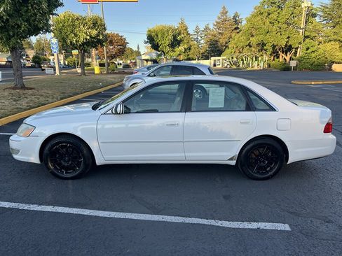 Used 2004 Toyota Avalon XLS FWD image 2