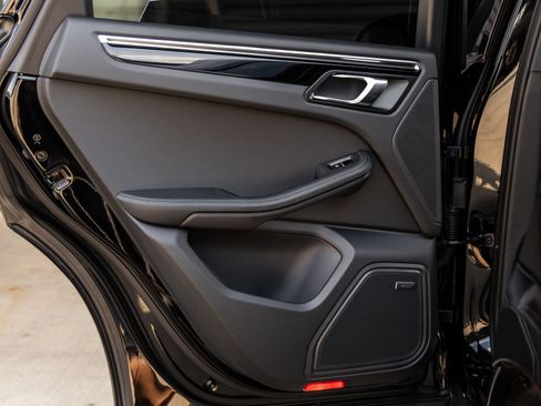 Certified 2026 Porsche Macan AWD/4WD image 34