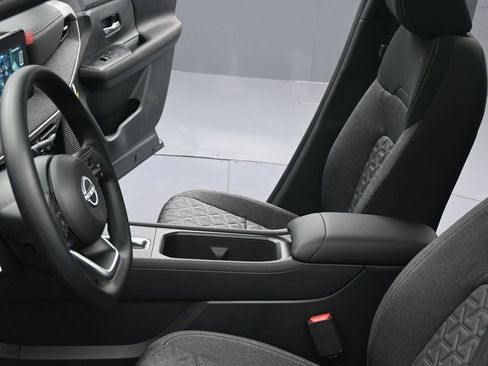 New 2026 Nissan Kicks SV w/ SV Premium Package AWD/4WD image 17
