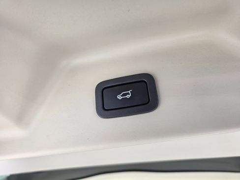 Used 2016 Land Rover Range Rover HSE image 15