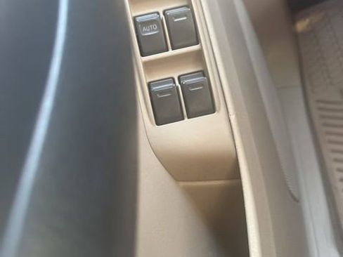 Used 2004 Toyota 4Runner SR5 RWD image 6
