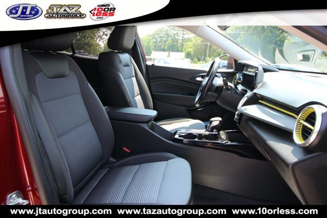 Used 2025 Chevrolet Trax LT w/ LT Convenience Package FWD image 14