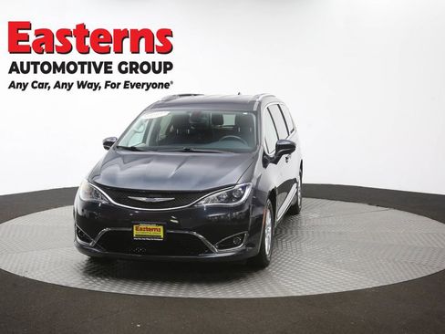 Used 2020 Chrysler Pacifica Touring-L FWD image 56
