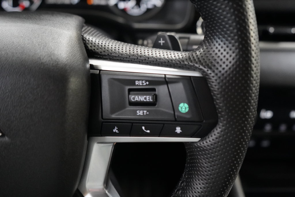 Used 2025 Mitsubishi Outlander SE FWD image 32