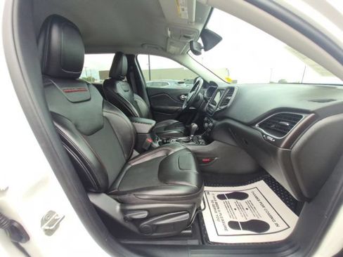 Used 2020 Jeep Cherokee Trailhawk w/ Comfort/Convenience Group AWD/4WD image 18