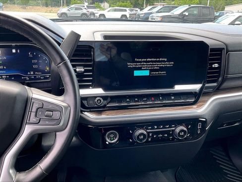 Used 2023 Chevrolet Silverado 1500 LT AWD/4WD image 18