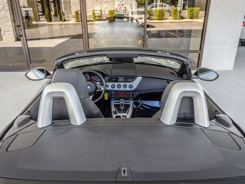 Used 2009 BMW Z4 sDrive35i image 16