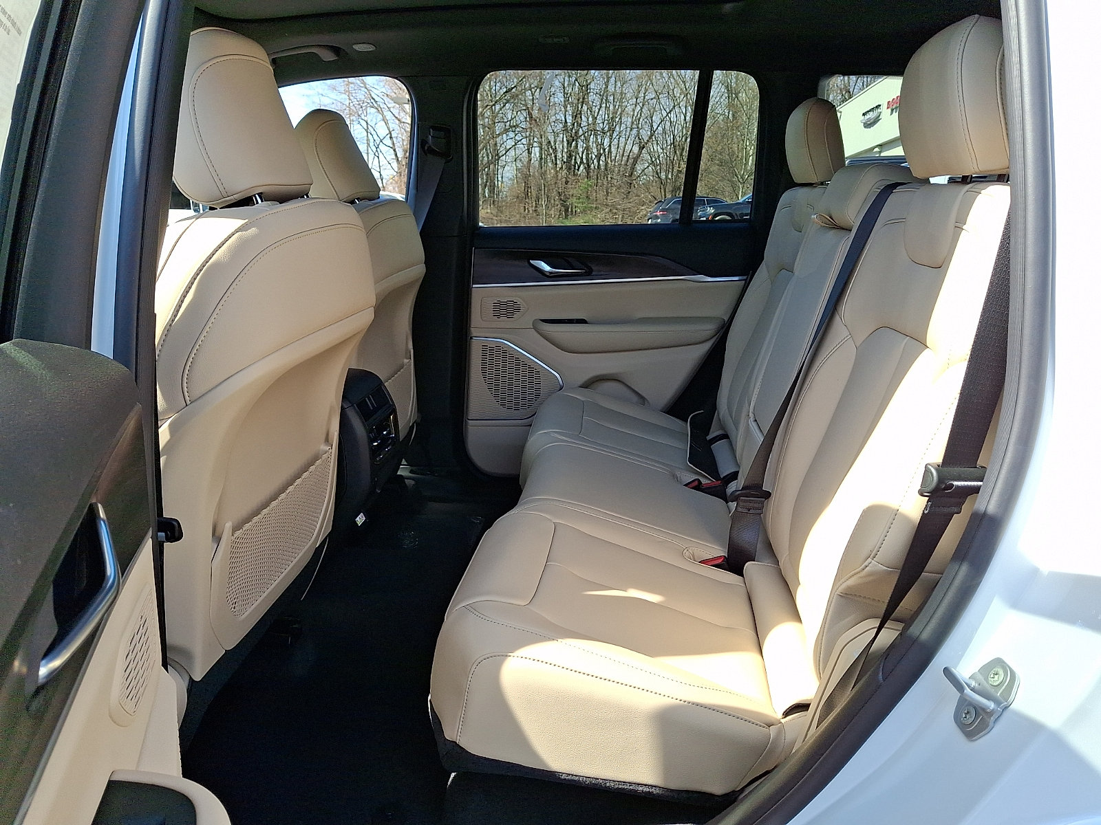 New 2026 Jeep Grand Cherokee Limited w/ Trailer Tow Package AWD/4WD image 6