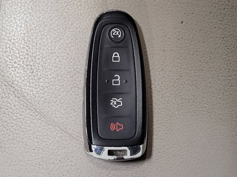 Used 2016 Ford Escape Titanium image 32